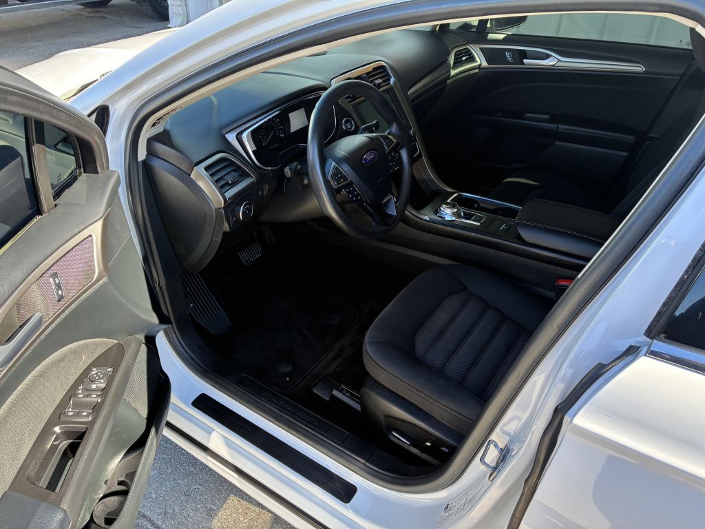 2017 Ford Fusion Image 4