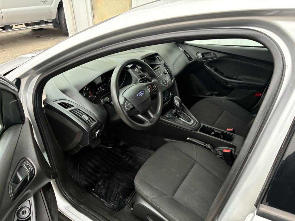 2017 Ford Focus Image 4