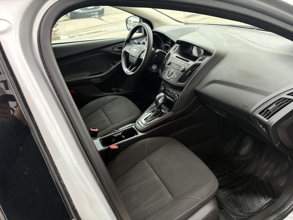 2017 Ford Focus Image 6