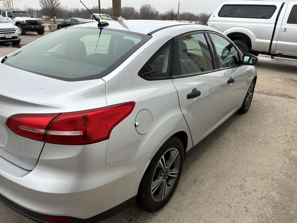 2017 Ford Focus Image 8