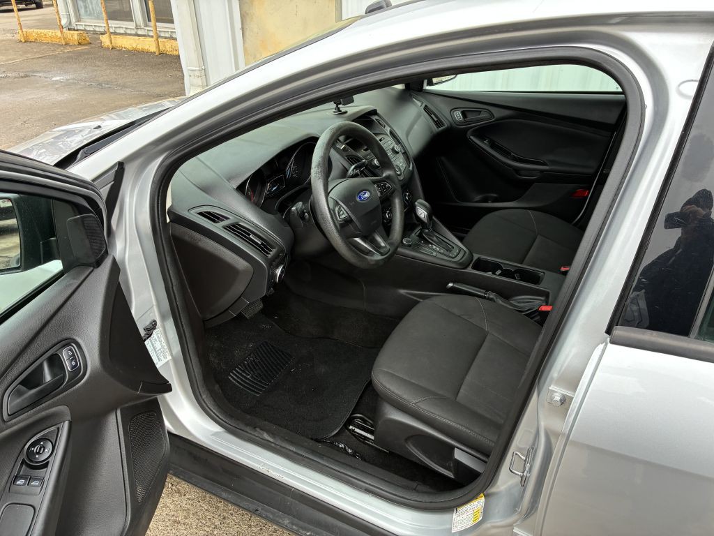 2017 Ford Focus Image 4