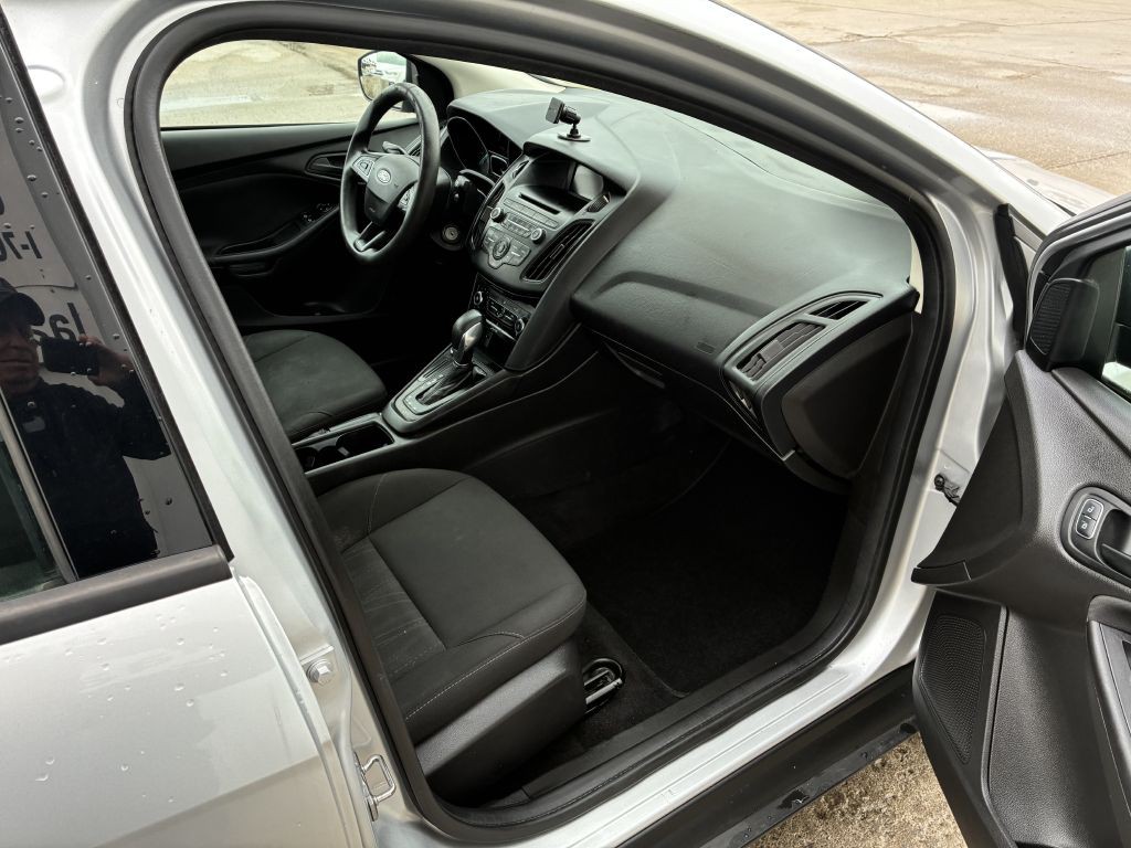 2017 Ford Focus Image 6