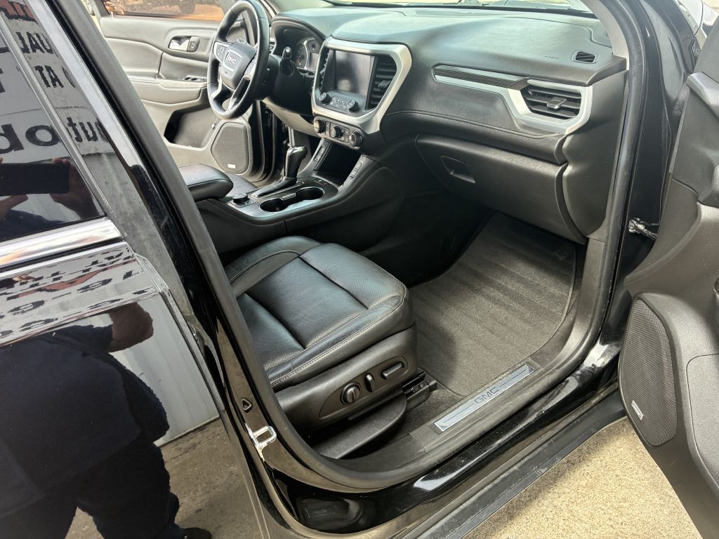 2017 GMC Acadia Image 7