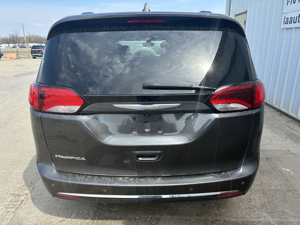 2017 Chrysler Pacifica Image 3