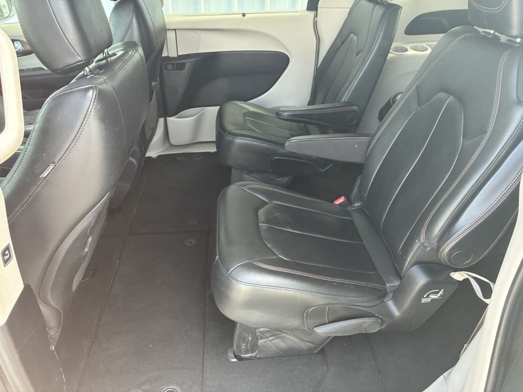 2017 Chrysler Pacifica Image 5