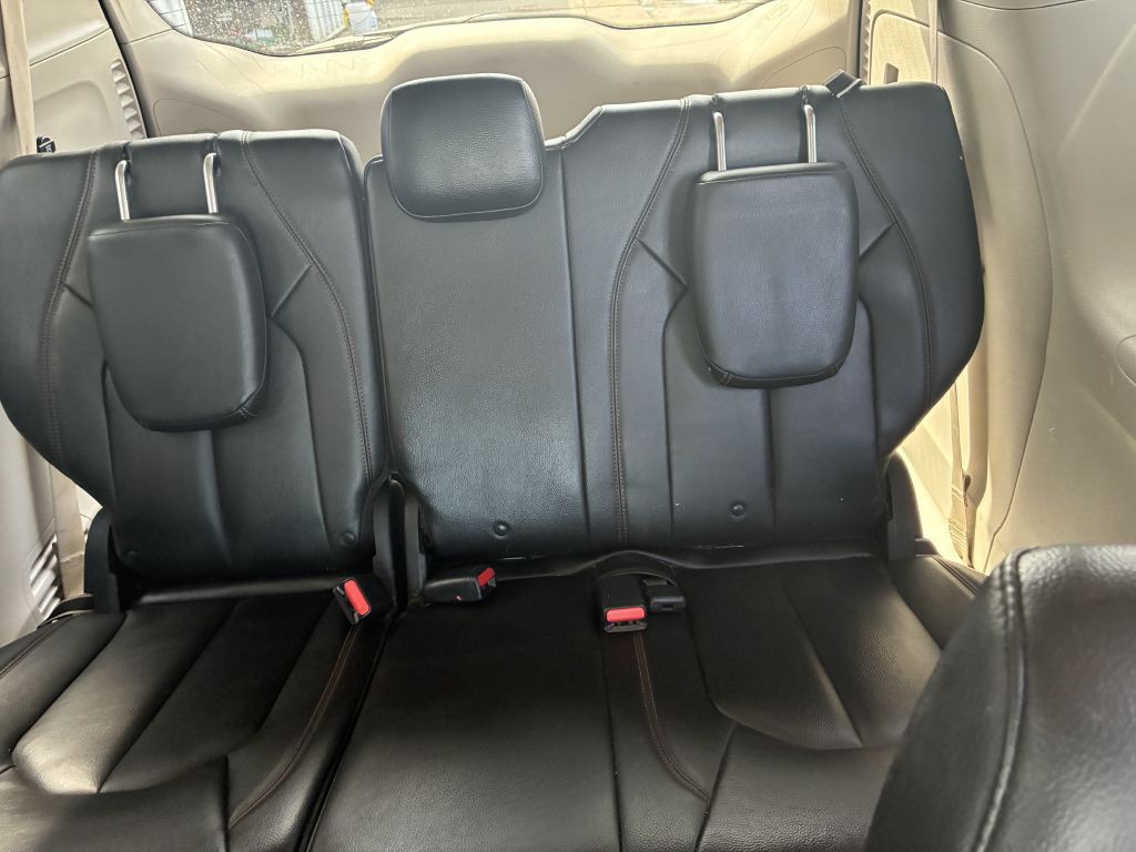 2017 Chrysler Pacifica Image 6