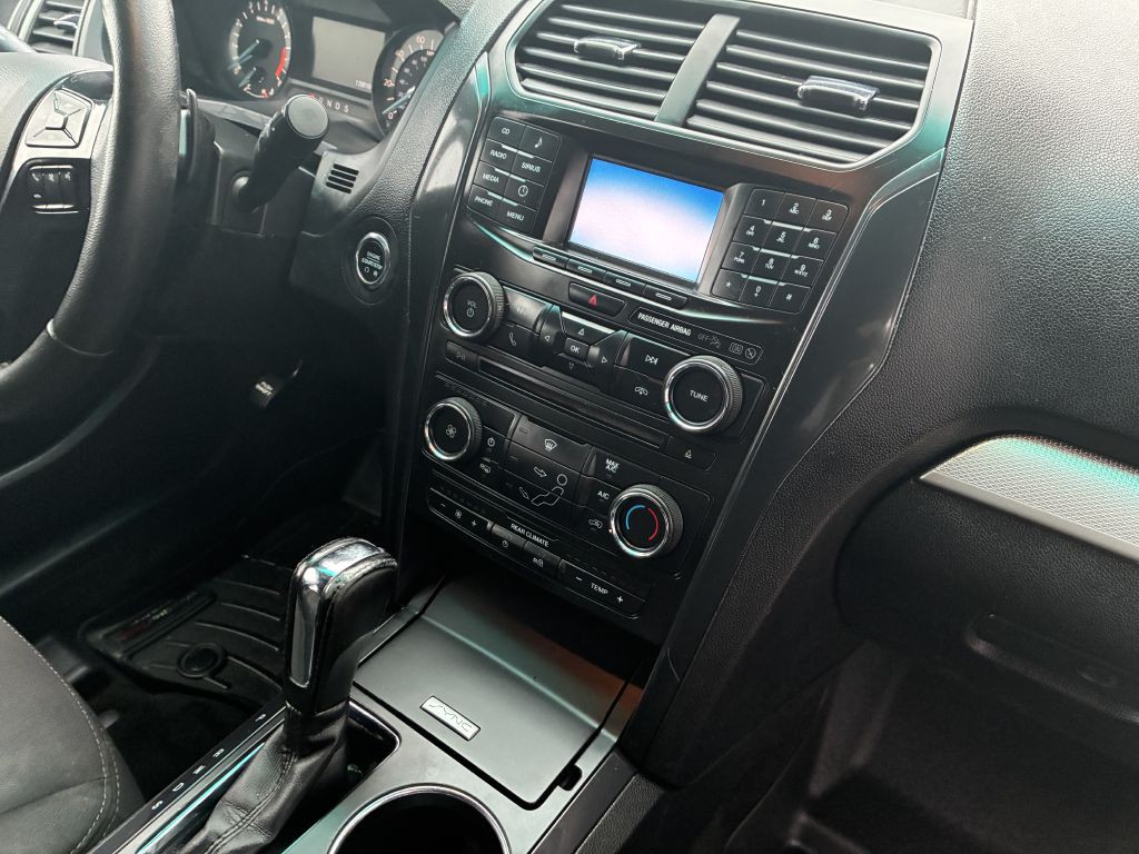 2017 Ford Explorer Image 8