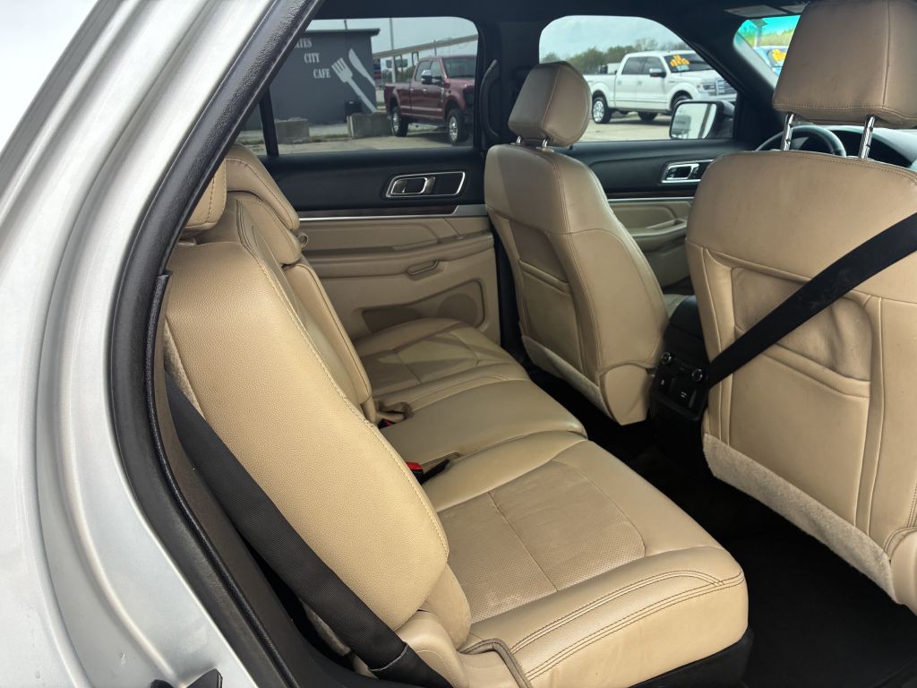 2016 Ford Explorer Image 9