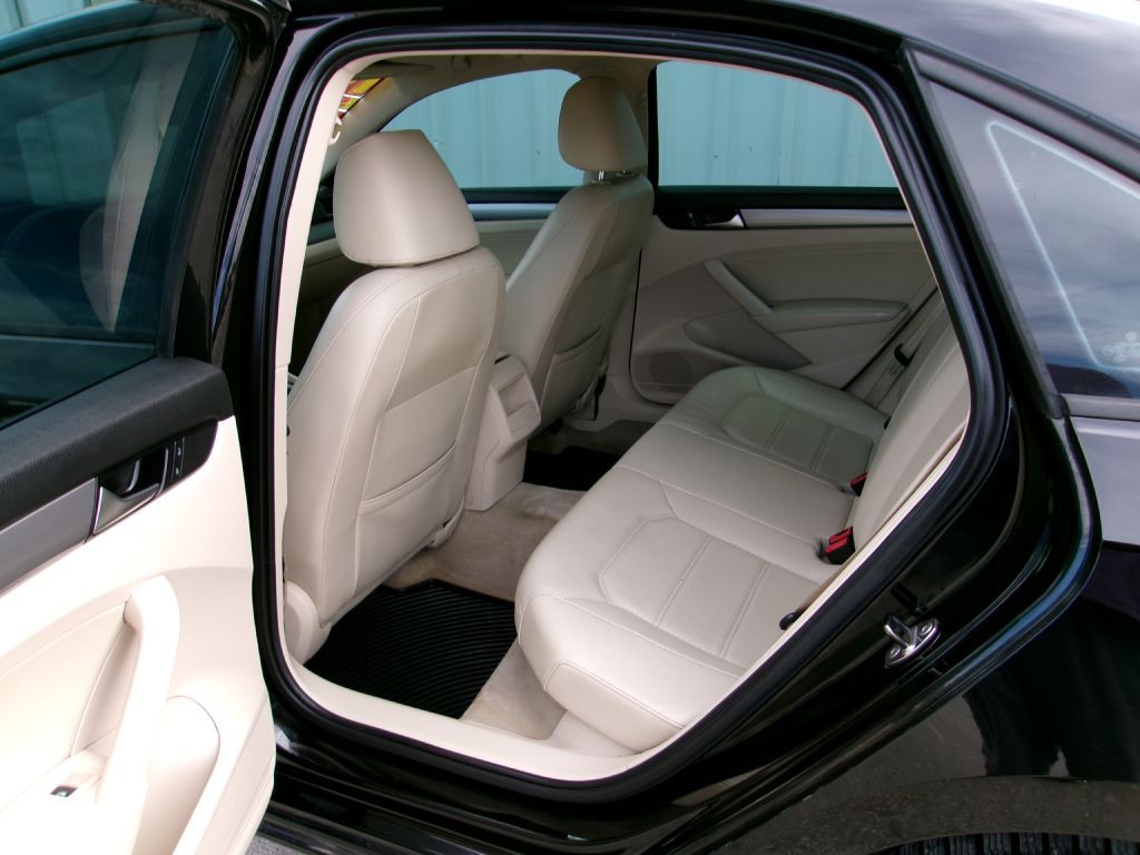 2014 Volkswagen Passat Image 8