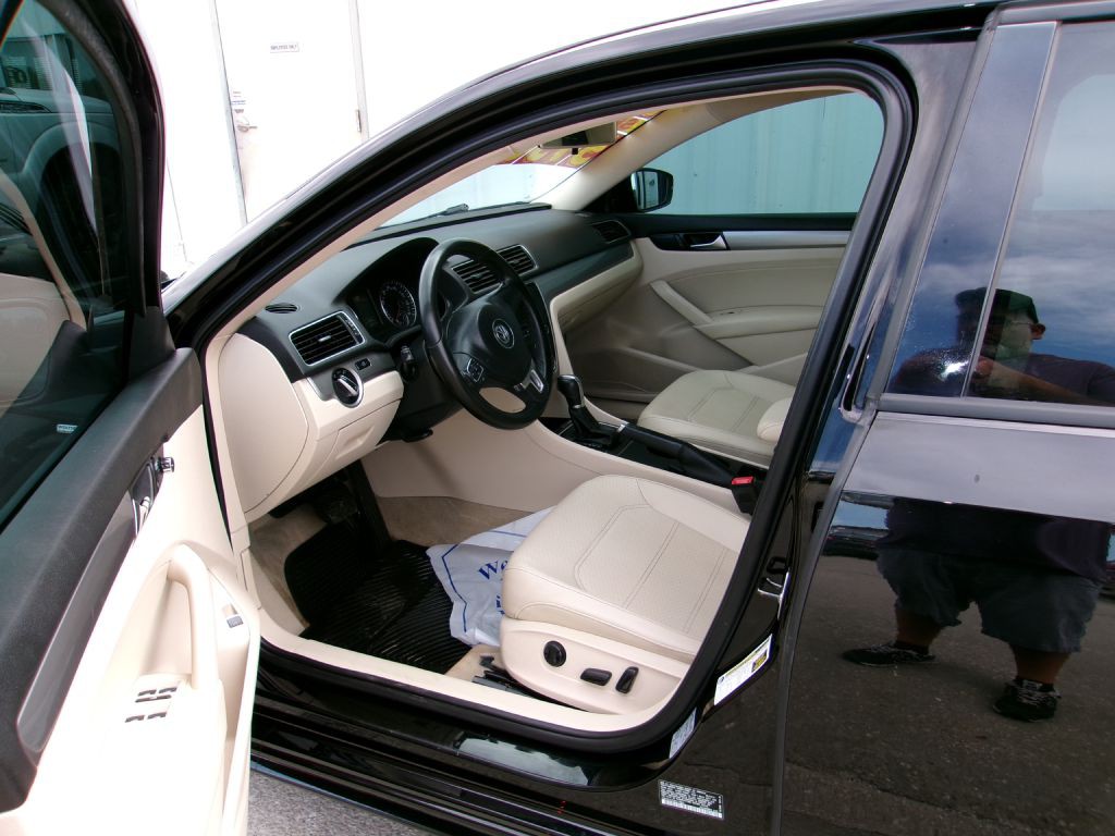 2014 Volkswagen Passat Image 9