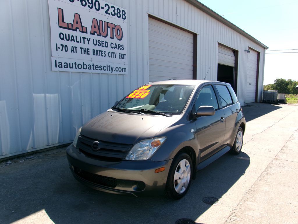 2004 Scion xA Image 3