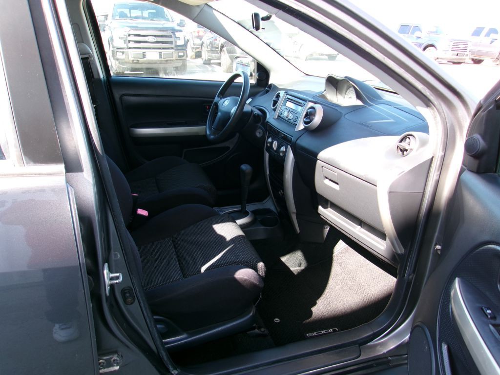 2004 Scion xA Image 9