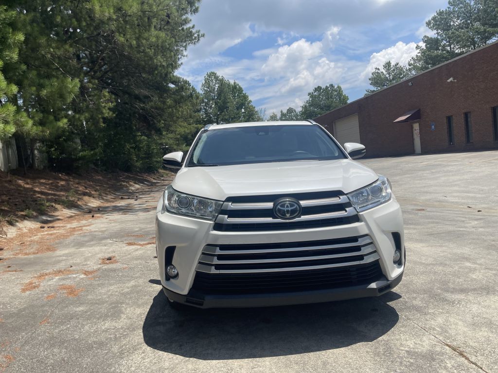 2017 Toyota Highlander Image 2