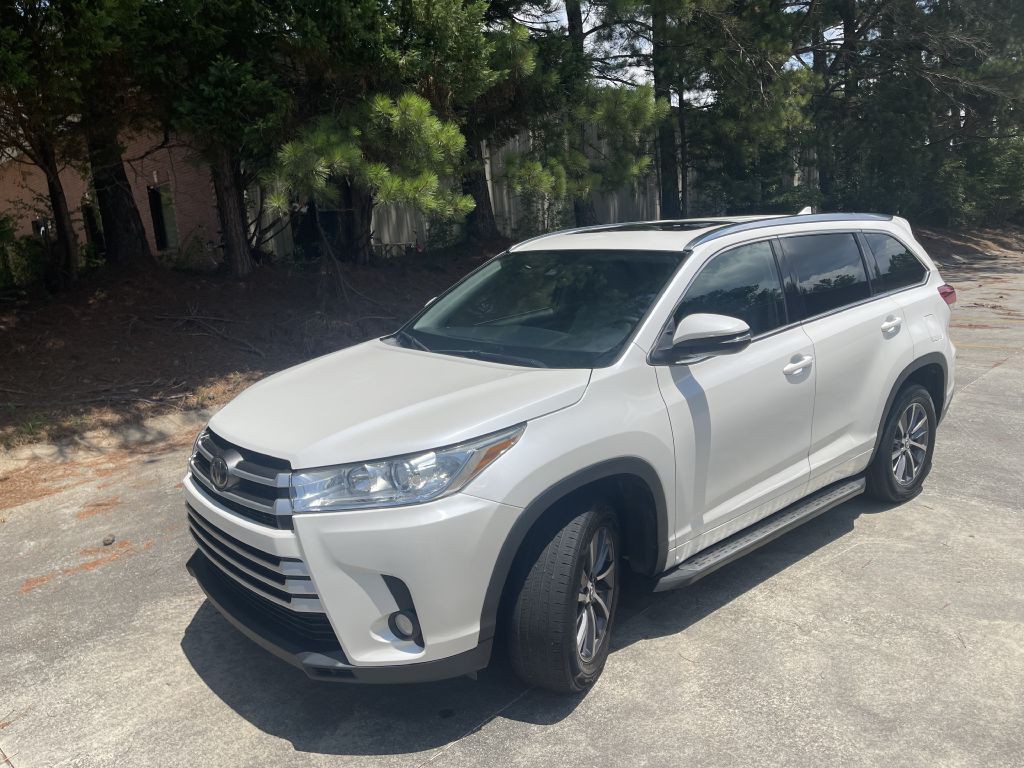 2017 Toyota Highlander Image 3