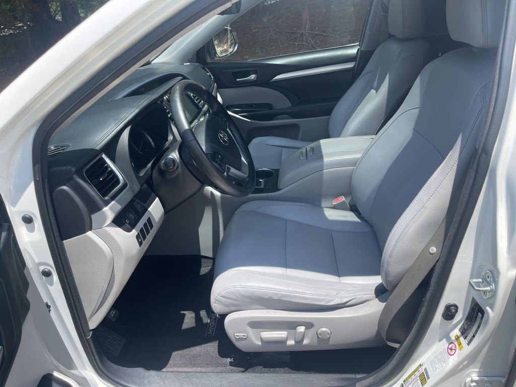 2017 Toyota Highlander Image 4