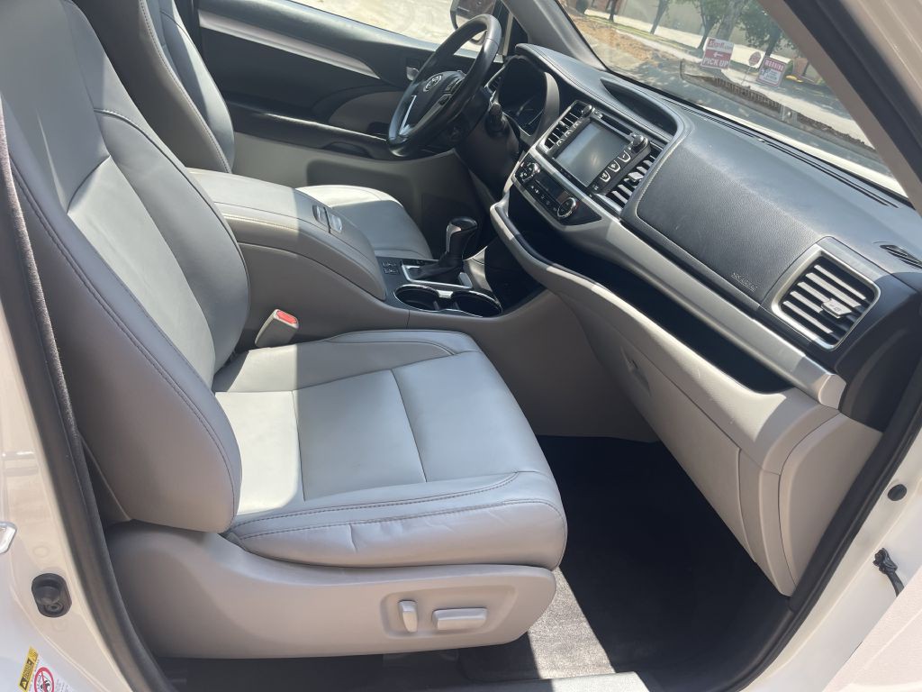 2017 Toyota Highlander Image 7