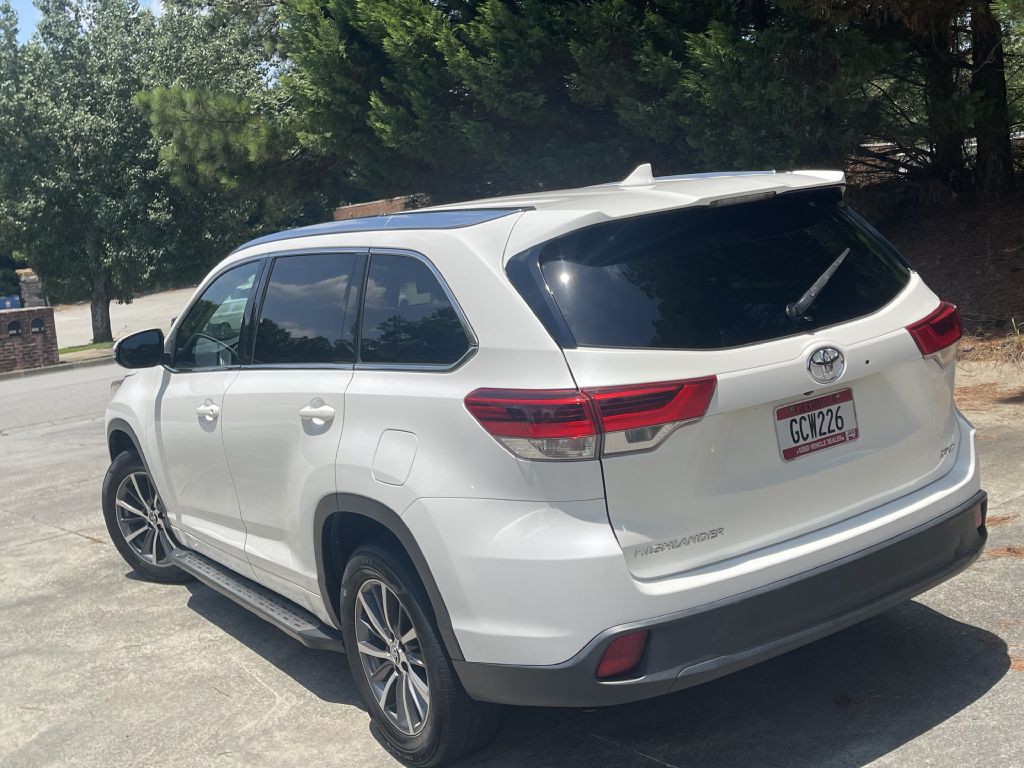 2017 Toyota Highlander Image 11