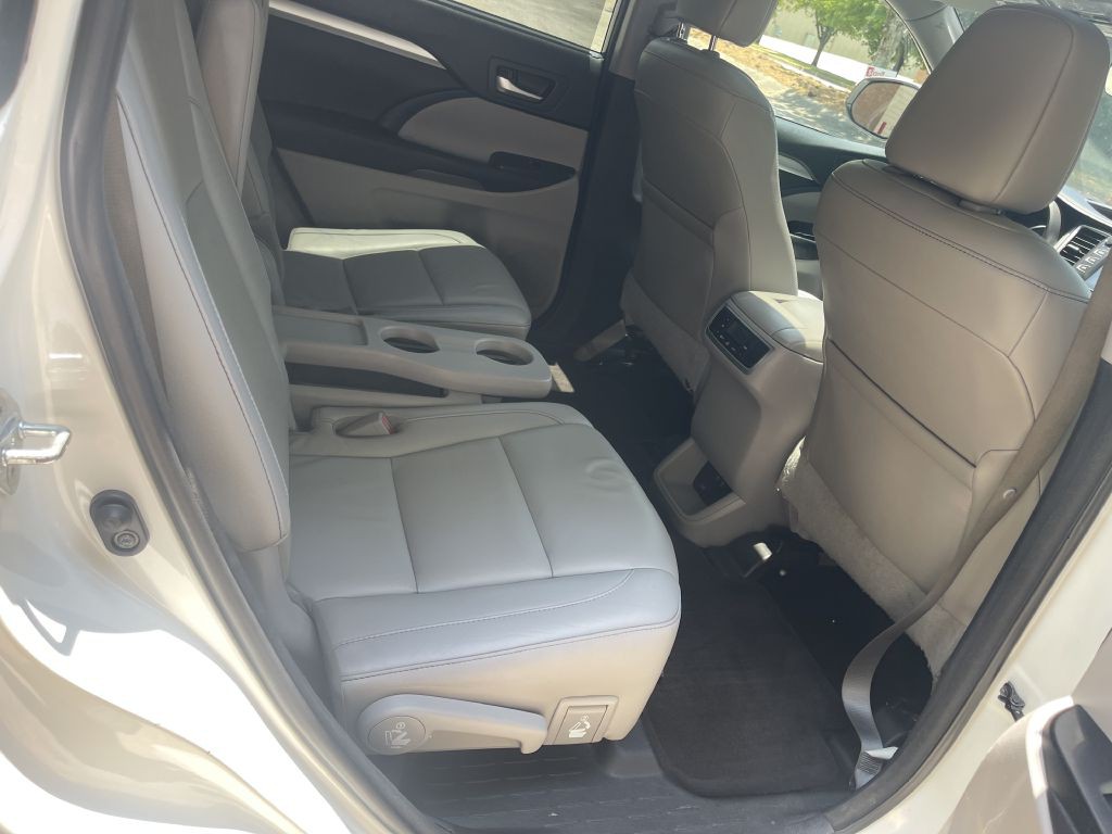 2017 Toyota Highlander Image 14