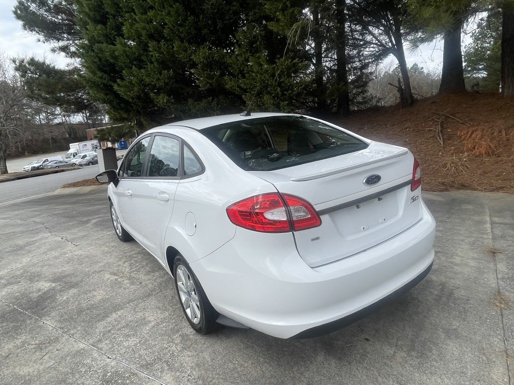 2013 Ford Fiesta Image 3