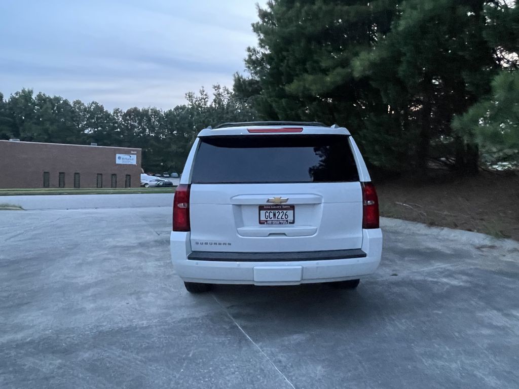 2016 Chevrolet Suburban Image 2