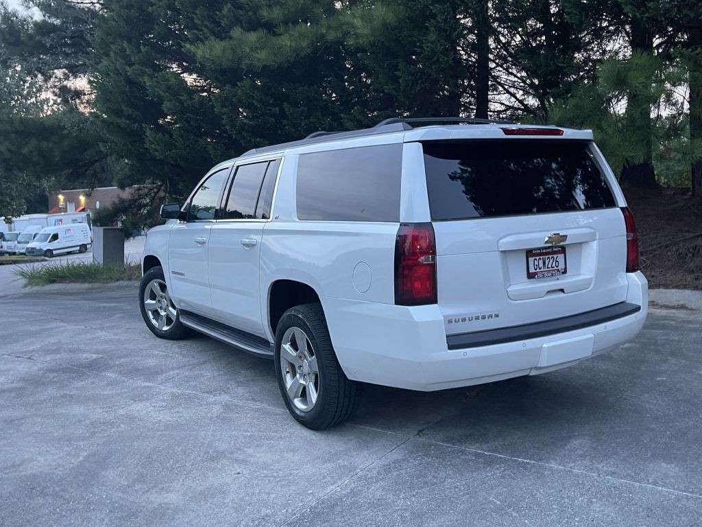2016 Chevrolet Suburban Image 3