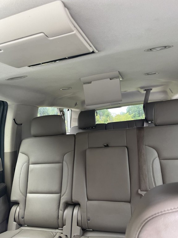 2016 Chevrolet Suburban Image 4