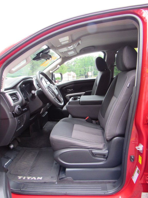 2021 Nissan Titan Image 10