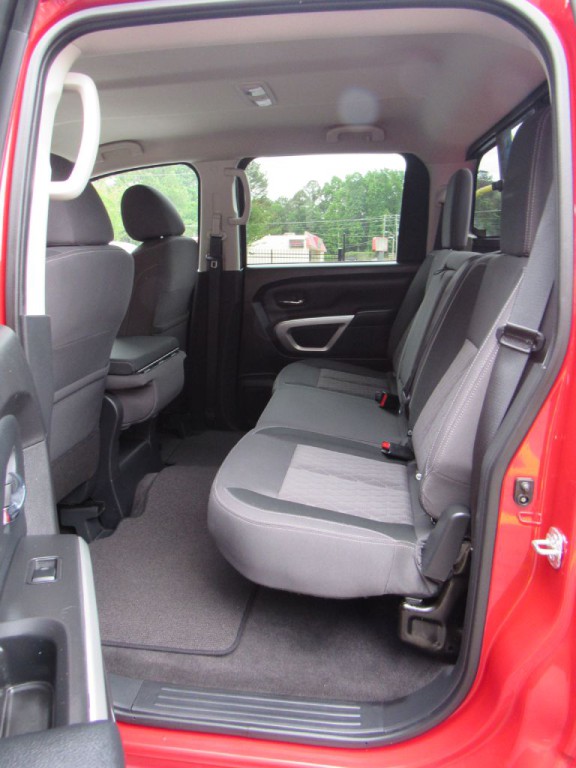 2021 Nissan Titan Image 11