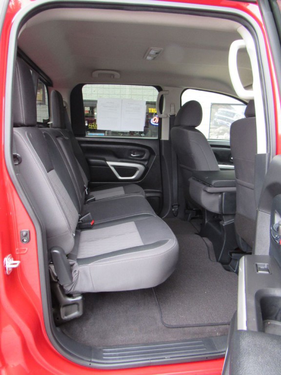 2021 Nissan Titan Image 13