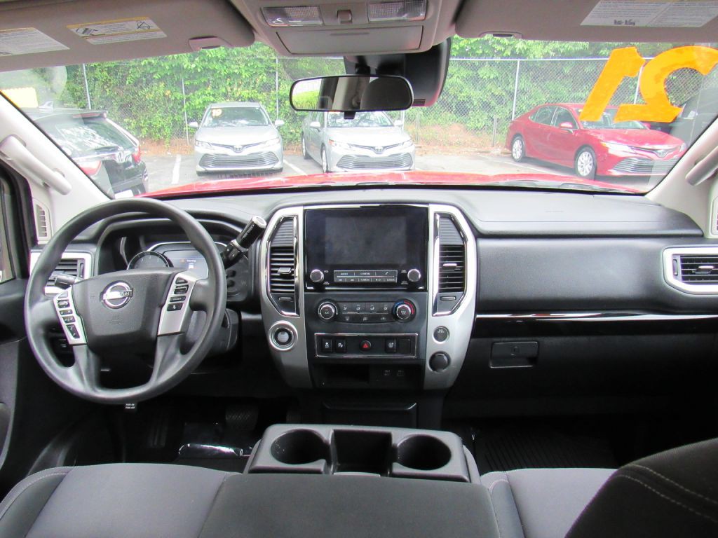 2021 Nissan Titan Image 14