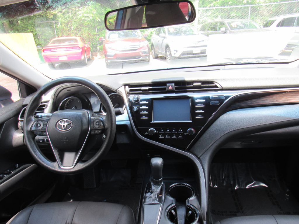 2019 Toyota Camry Image 18