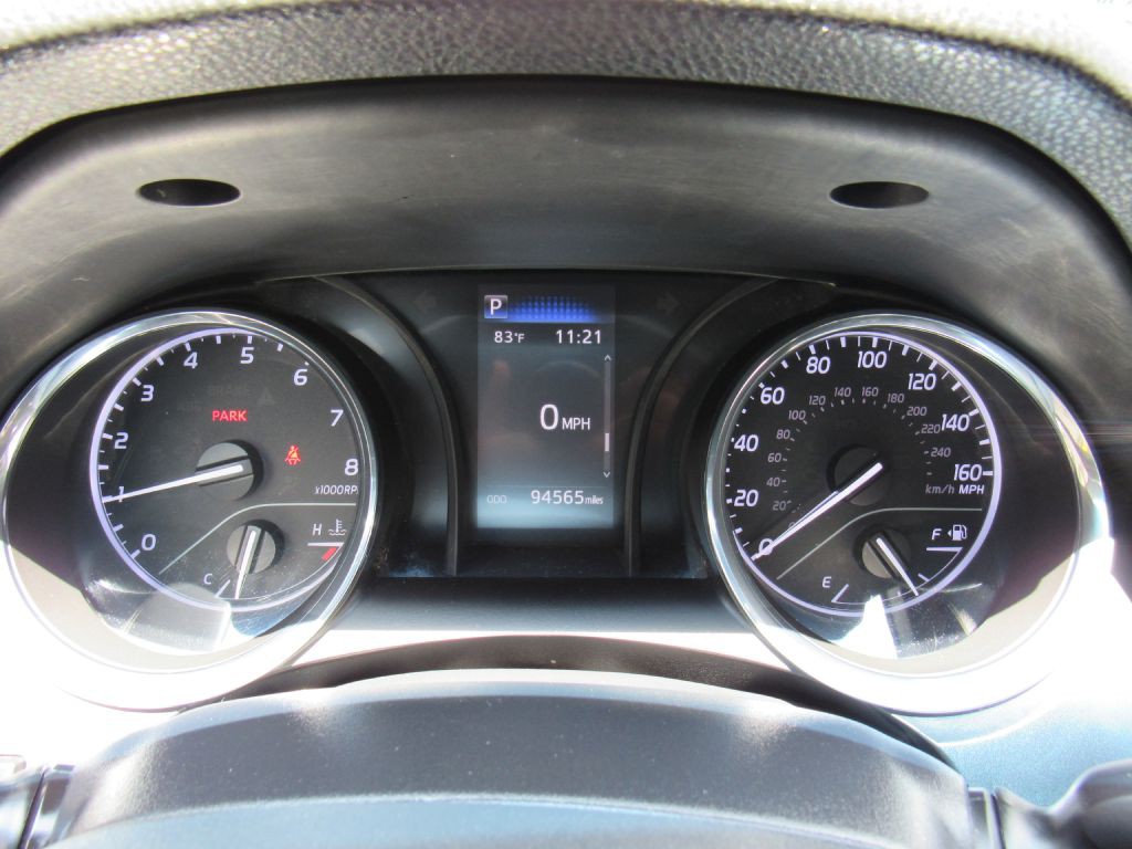 2019 Toyota Camry Image 20