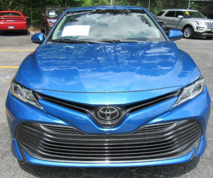 2019 Toyota Camry Image 2