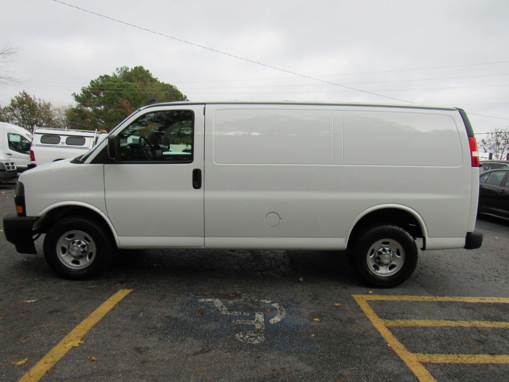 2018 Chevrolet Express Image 3