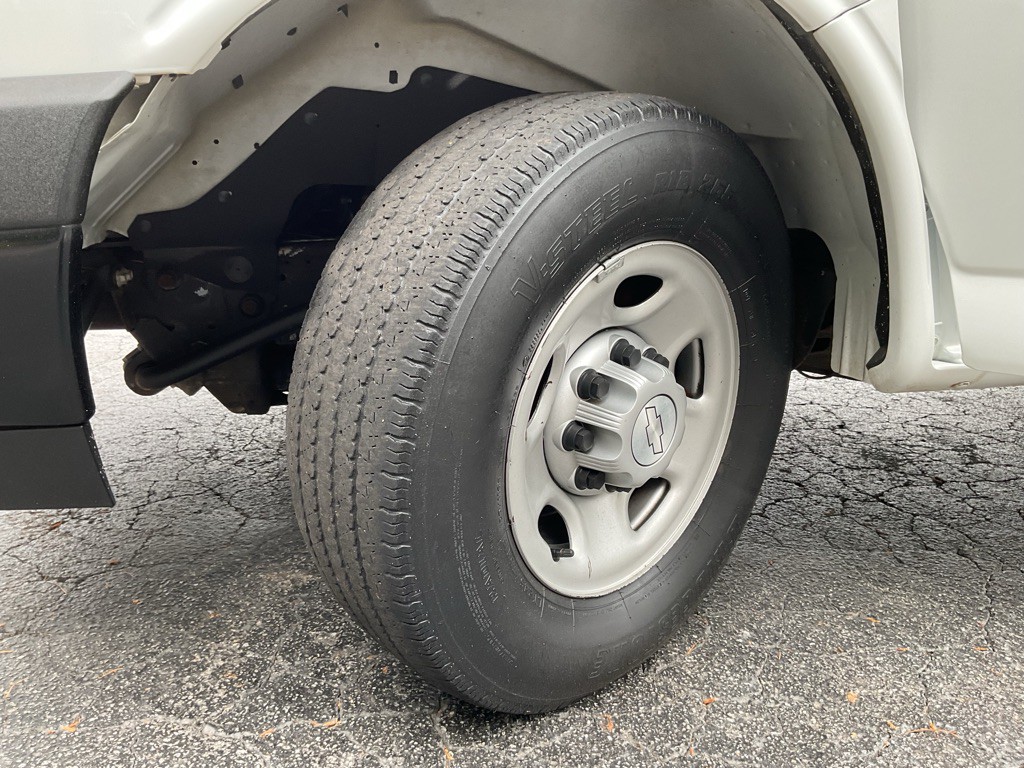 2018 Chevrolet Express Image 25