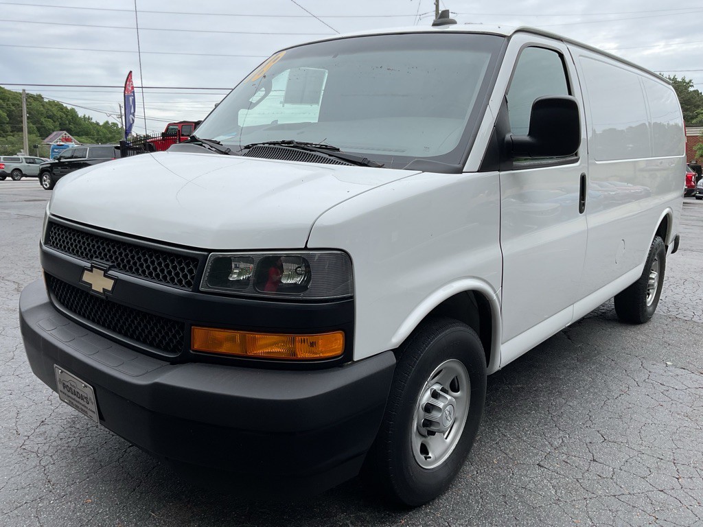 2018 Chevrolet Express Image 2