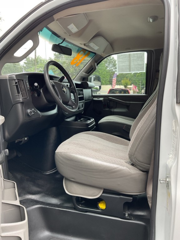 2018 Chevrolet Express Image 15