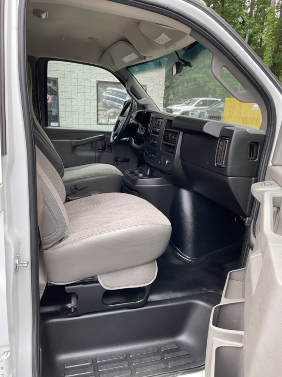 2018 Chevrolet Express Image 19
