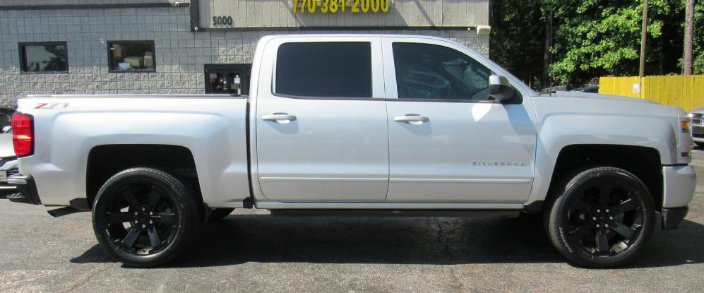 2017 Chevrolet Silverado 1500 Image 2