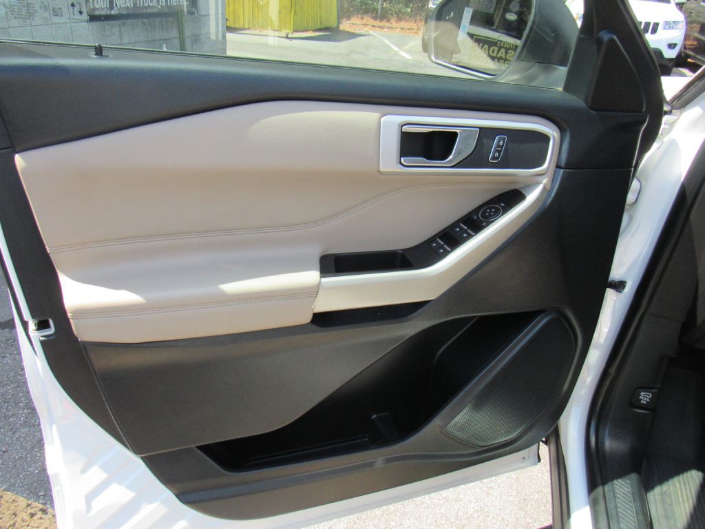 2021 Ford Explorer Image 6