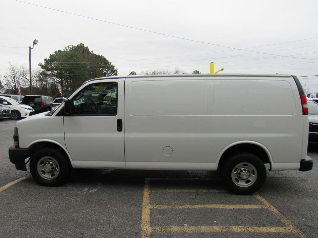 2019 Chevrolet Express Image 3
