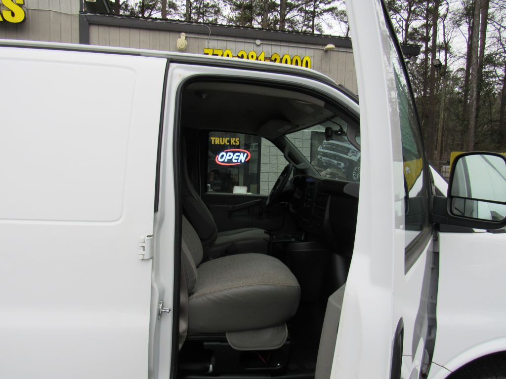 2019 Chevrolet Express Image 10