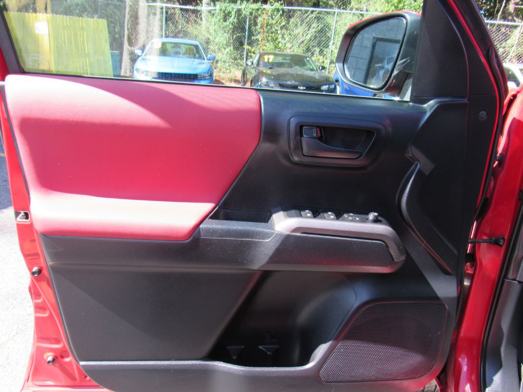 2019 Toyota Tacoma Image 11