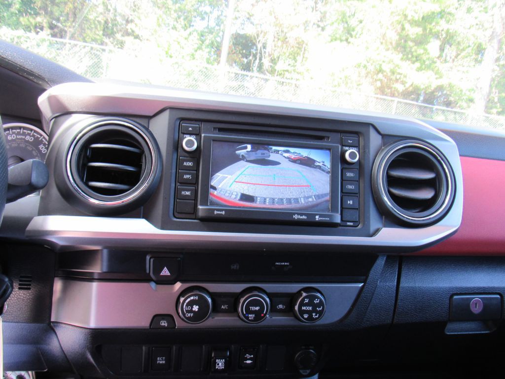 2019 Toyota Tacoma Image 14