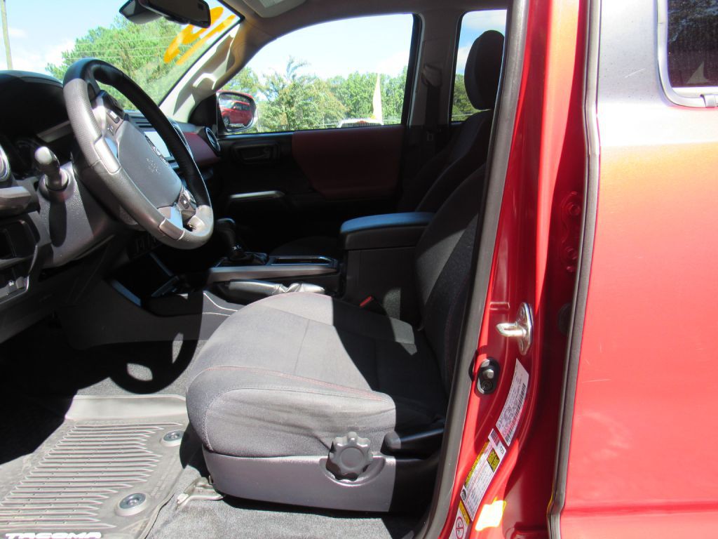 2019 Toyota Tacoma Image 18