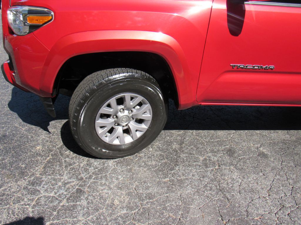 2019 Toyota Tacoma Image 24