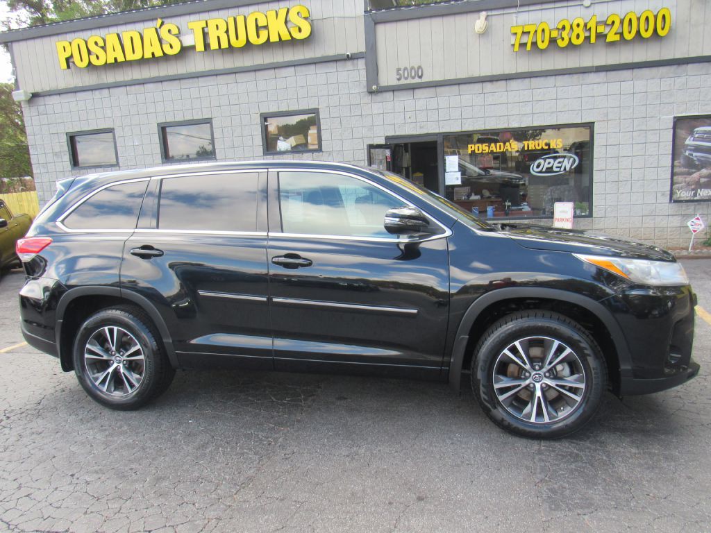 2017 Toyota Highlander Image 2