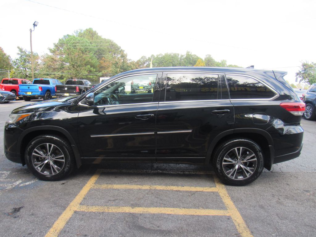 2017 Toyota Highlander Image 3