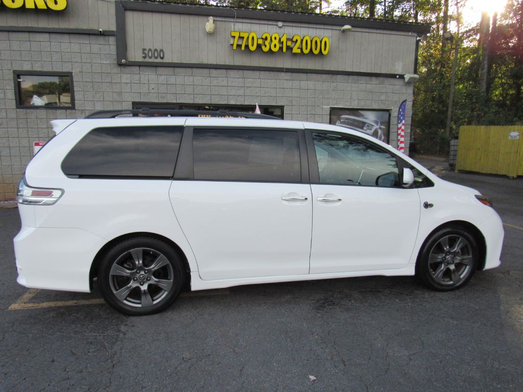 2019 Toyota Sienna Image 3