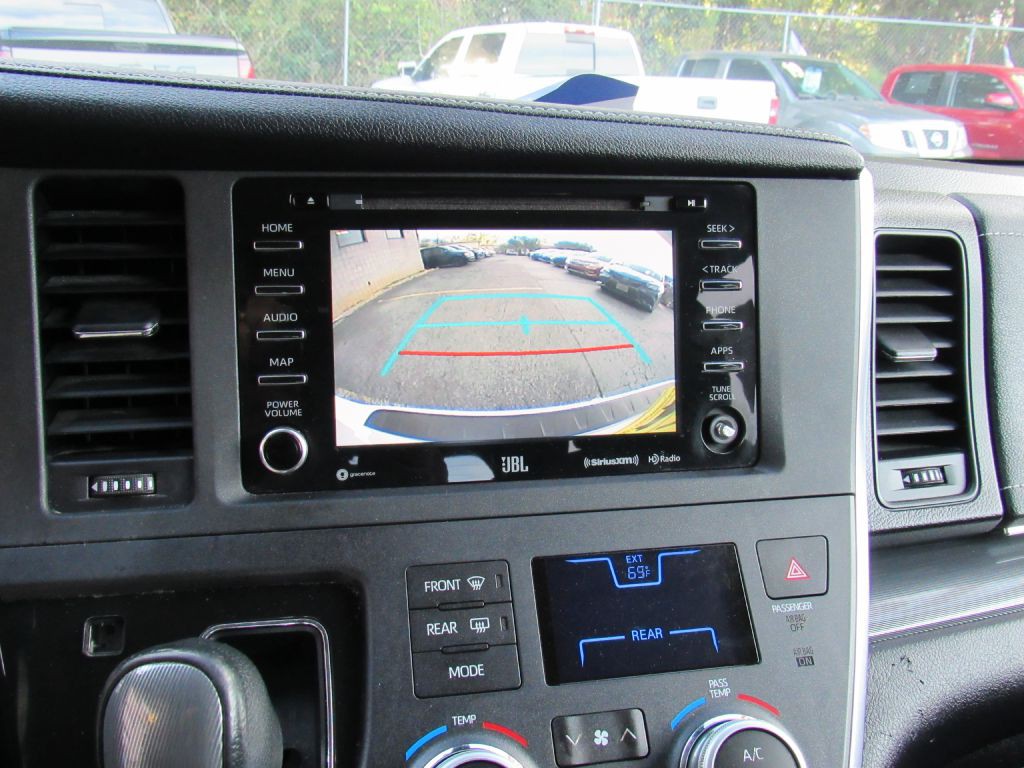2019 Toyota Sienna Image 17